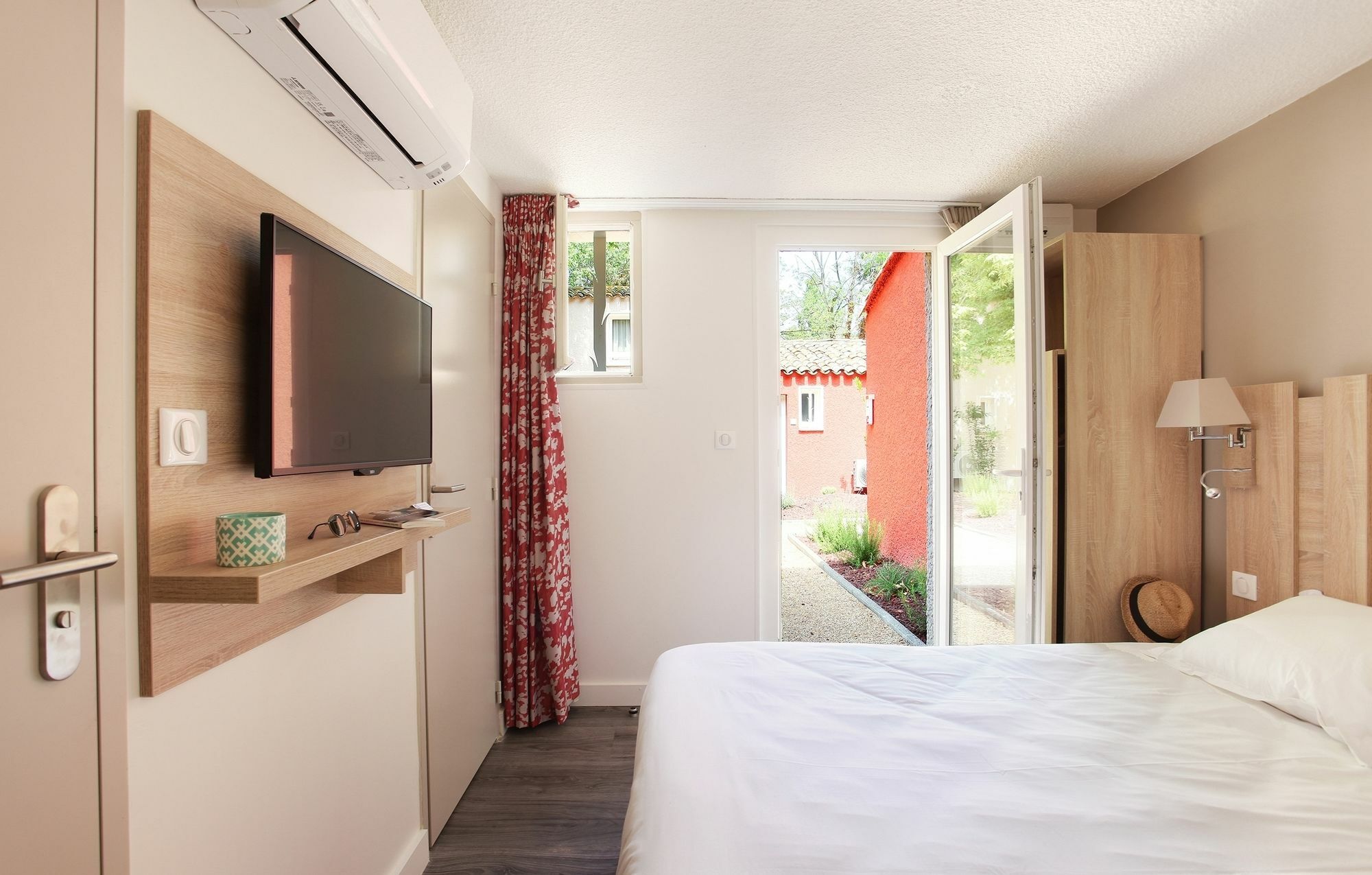 Residence Odalys Le Village Camarguais Les Gardians Арль Экстерьер фото