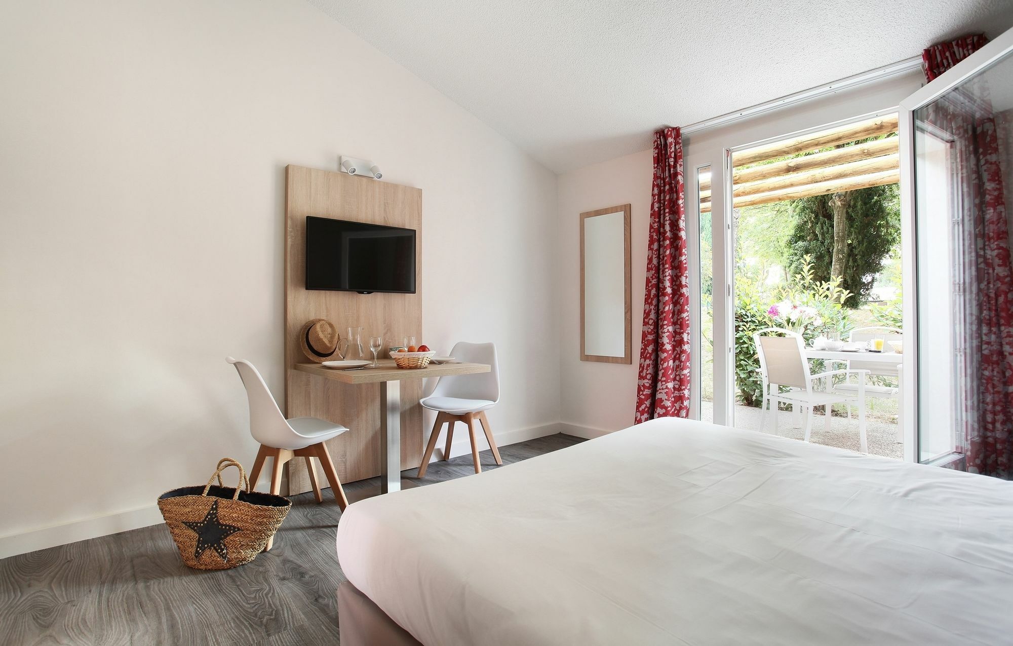 Residence Odalys Le Village Camarguais Les Gardians Арль Экстерьер фото