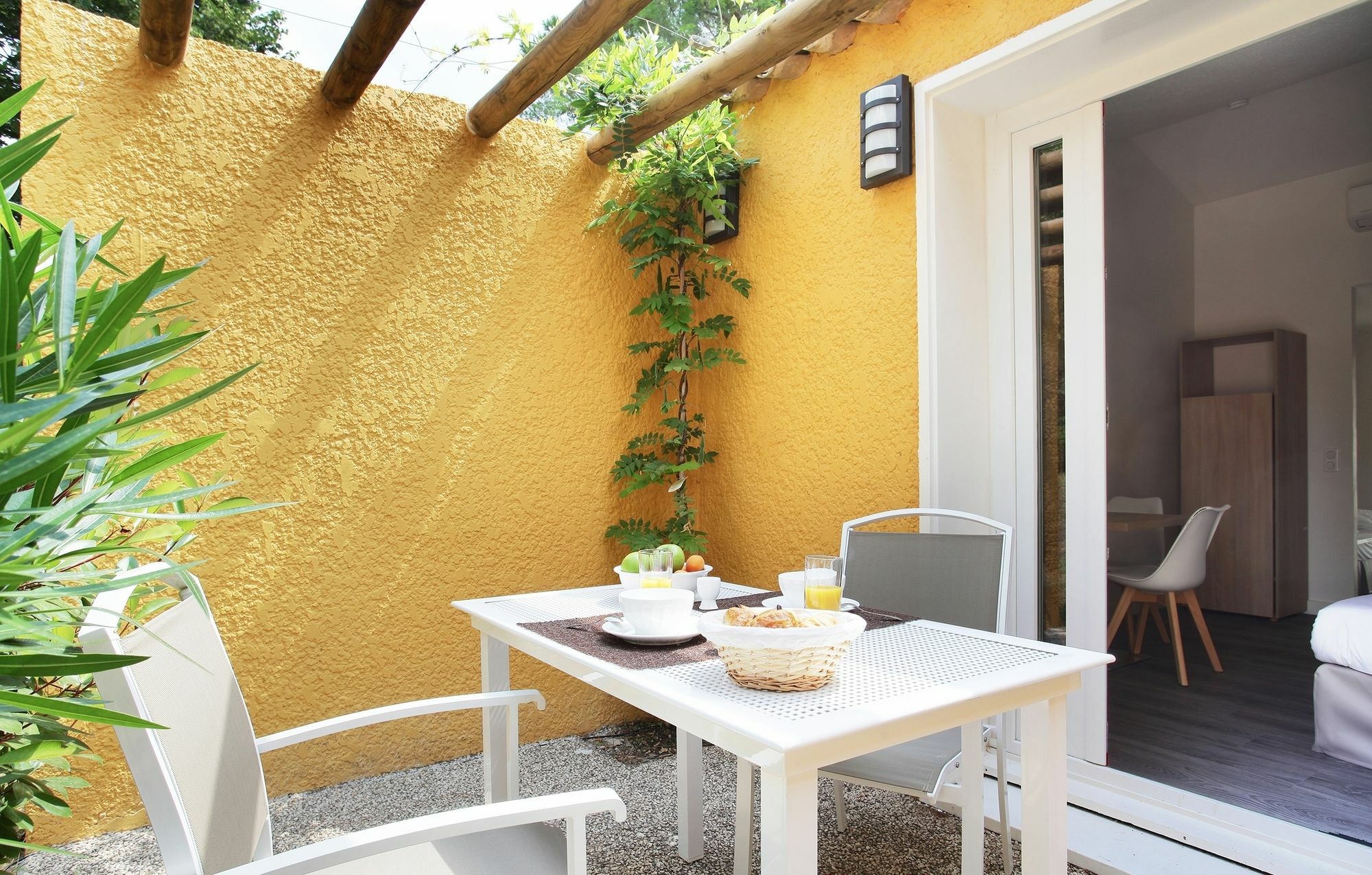 Residence Odalys Le Village Camarguais Les Gardians Арль Экстерьер фото