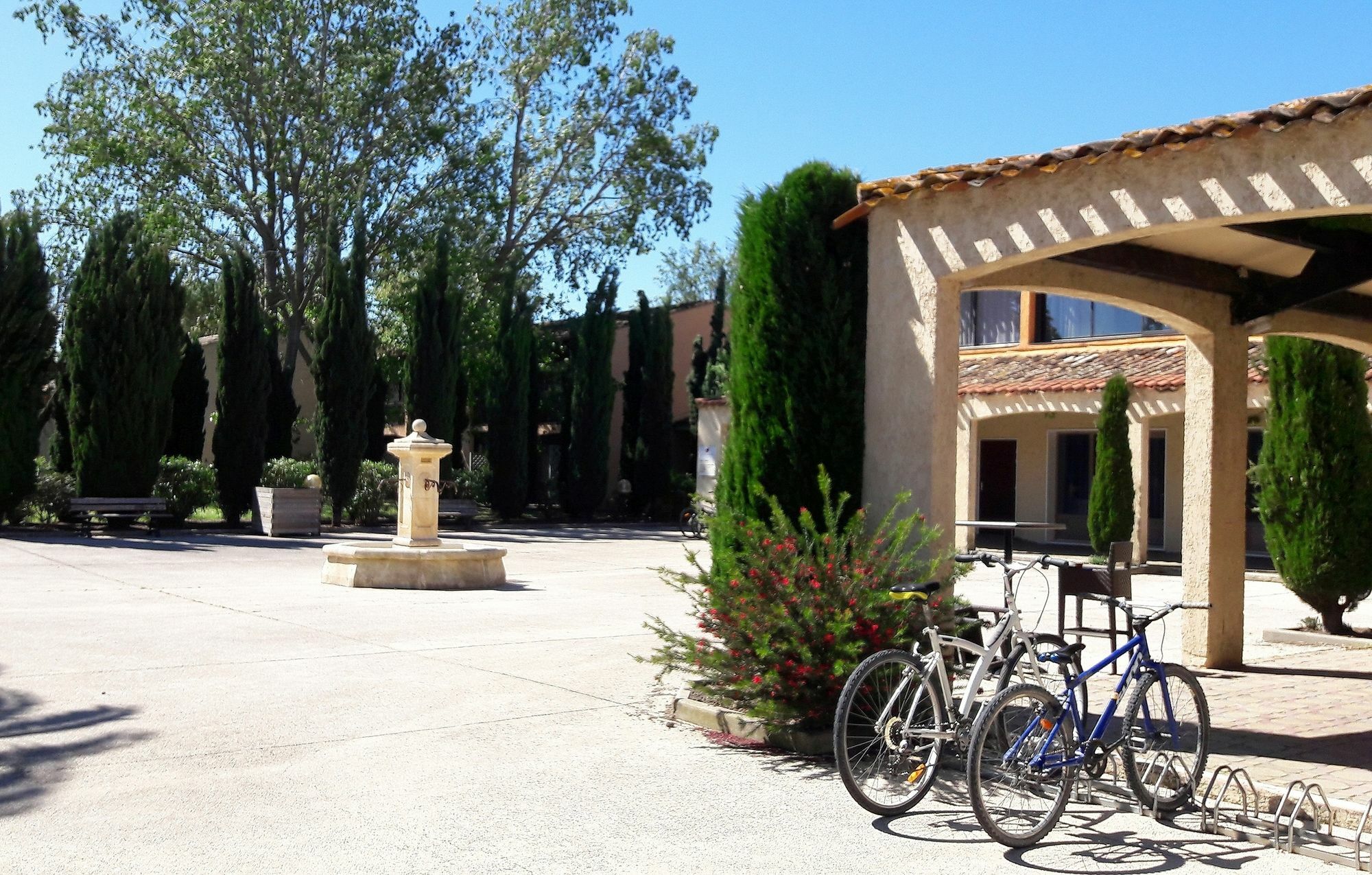 Residence Odalys Le Village Camarguais Les Gardians Арль Экстерьер фото